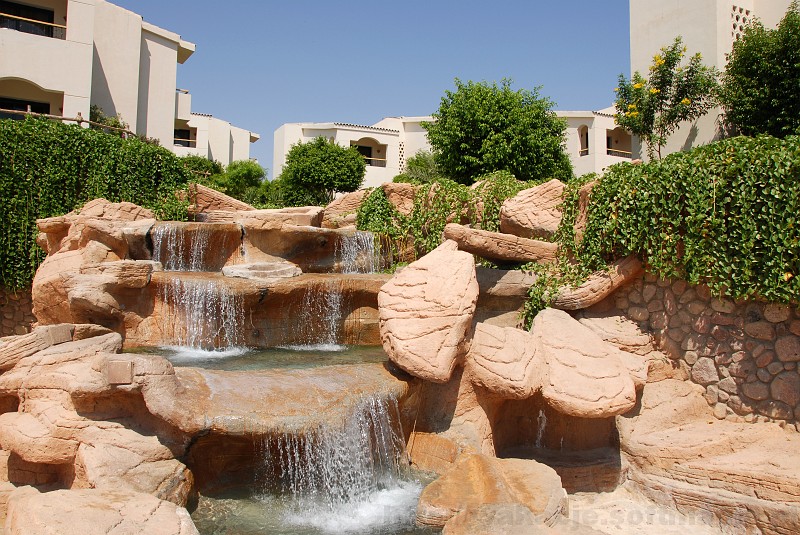 001_egipt_sharm.jpg - Wodospad przy basenie najbliżej zejścia do morza.