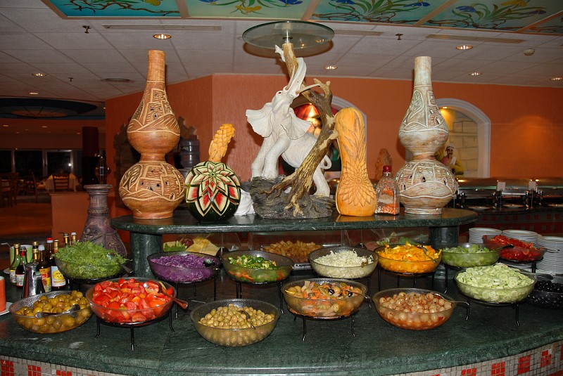 034_egipt_sharm.jpg - W hotelowej restauracji - dla każdego coś dobrego.