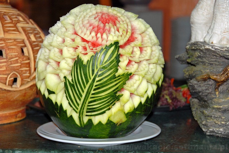 036_egipt_sharm.jpg - Pięknie wyrzeźbiony arbuz.