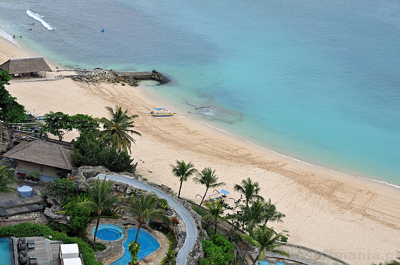 013_wyspa_bali.jpg - Widok na zjeżdżalnię i jacuzzi