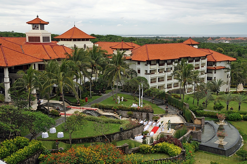 019_wyspa_bali.jpg - W oddali widać przygotowania do ślubu