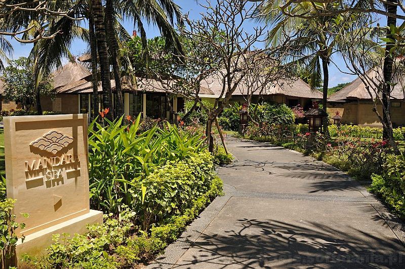 032_wyspa_bali.jpg - Dróżka do hotelowego SPA