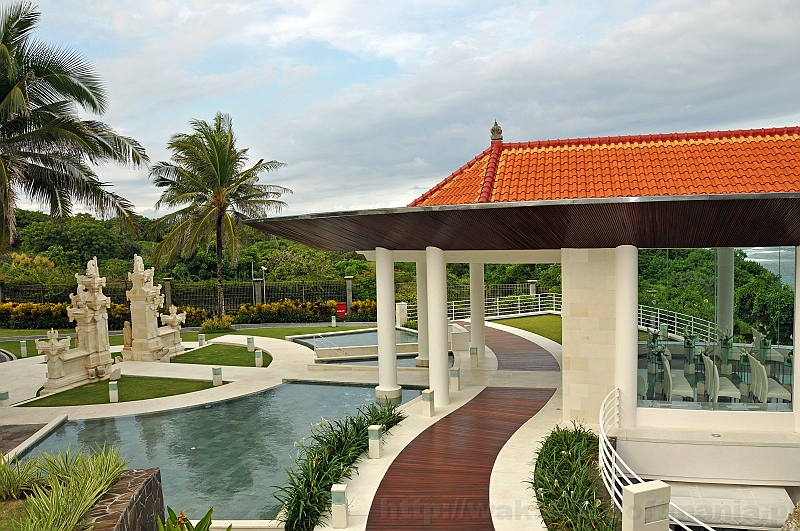 046_wyspa_bali.jpg - Tak bajecznie prezentowała się kapliczka od strony hotelu